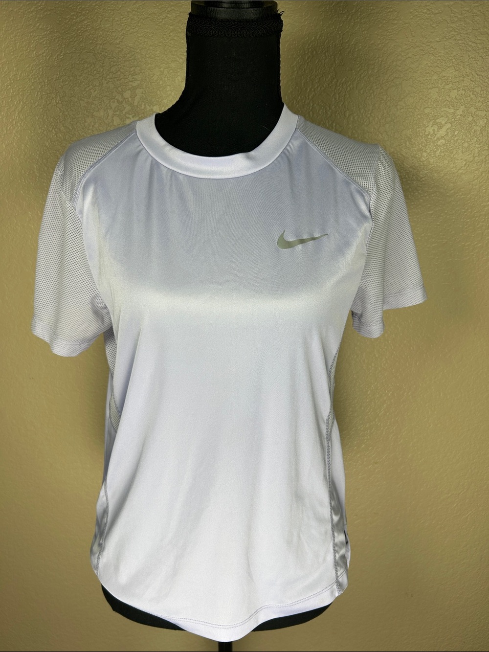 Nike Dri-FIT Lavender Training Tee | Silver Swoosh | Size Small